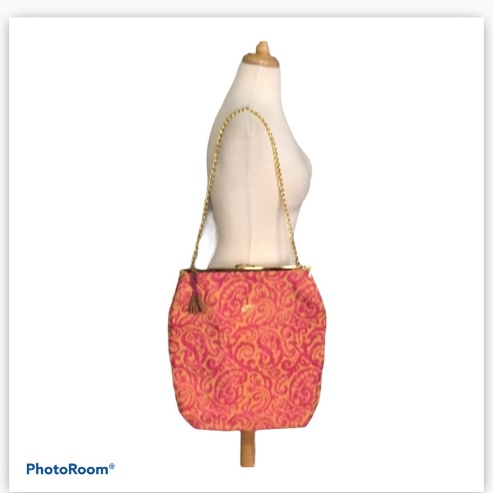 🎉HP🎉 Trina large pink and gold paisley purse.